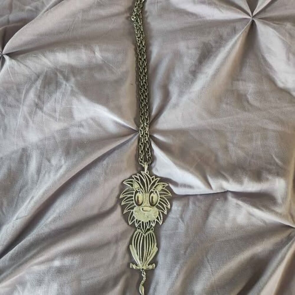 Vintage Silver Tone Lion Pendant Necklace